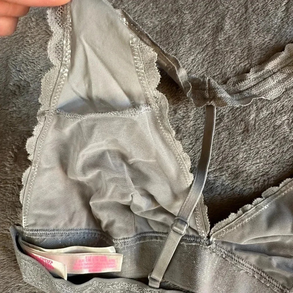 VS PINK Grey Lace Bralette Size Small - Picture 4 of 4